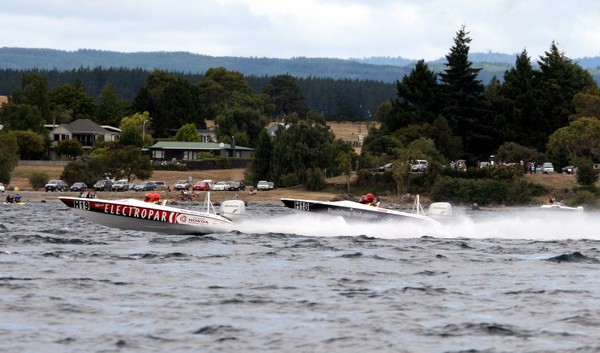Formula Honda boats of James Taylor and Regan Micklewright (H19 Electropar) and Mike Knight and Shannon Thickpenny (H18 Building Solutions), all of Auckland